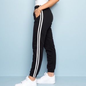 Brandy Melville Stripped Rosa Sweatpants